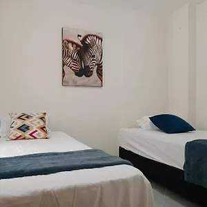 Amplia Casa Familiar, Comoda Y En Laureles Apartamento